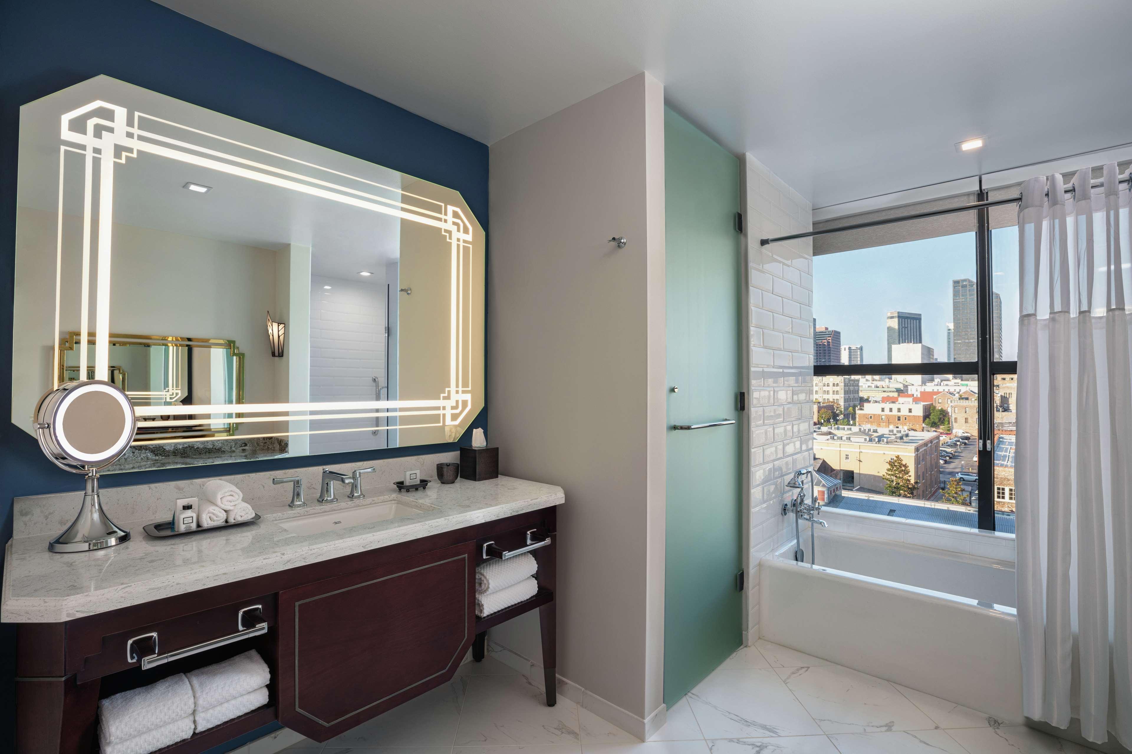 The Higgins Hotel New Orleans, Curio Collection By Hilton Exterior foto