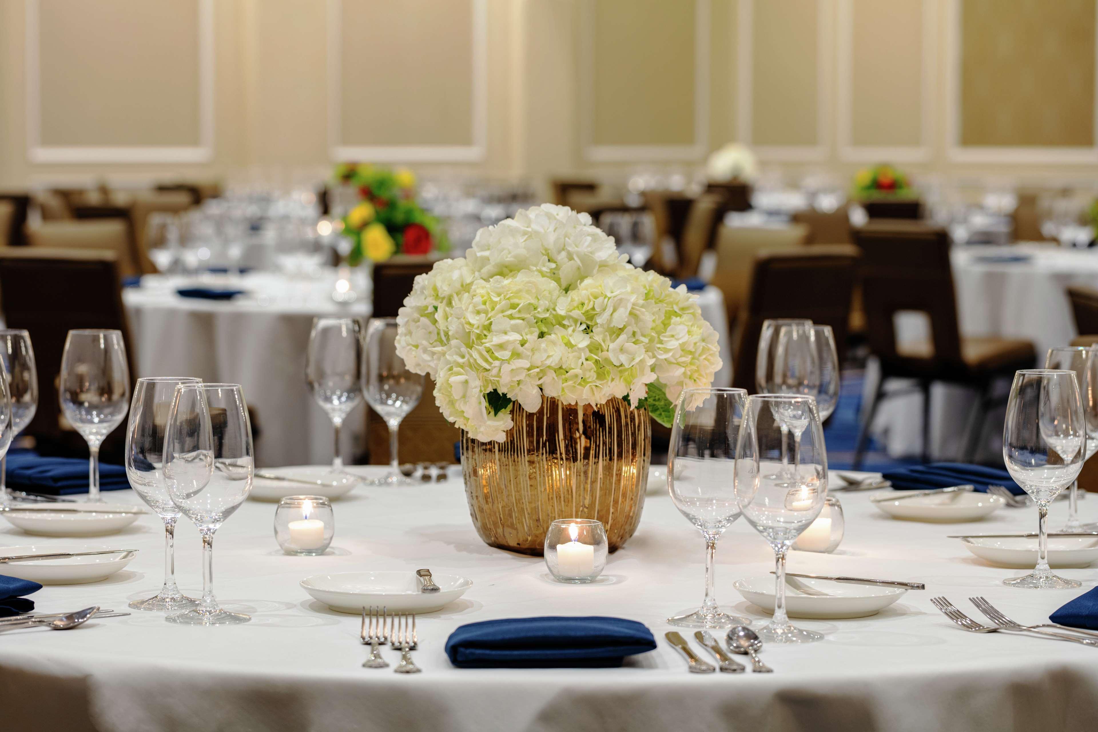 The Higgins Hotel New Orleans, Curio Collection By Hilton Exterior foto