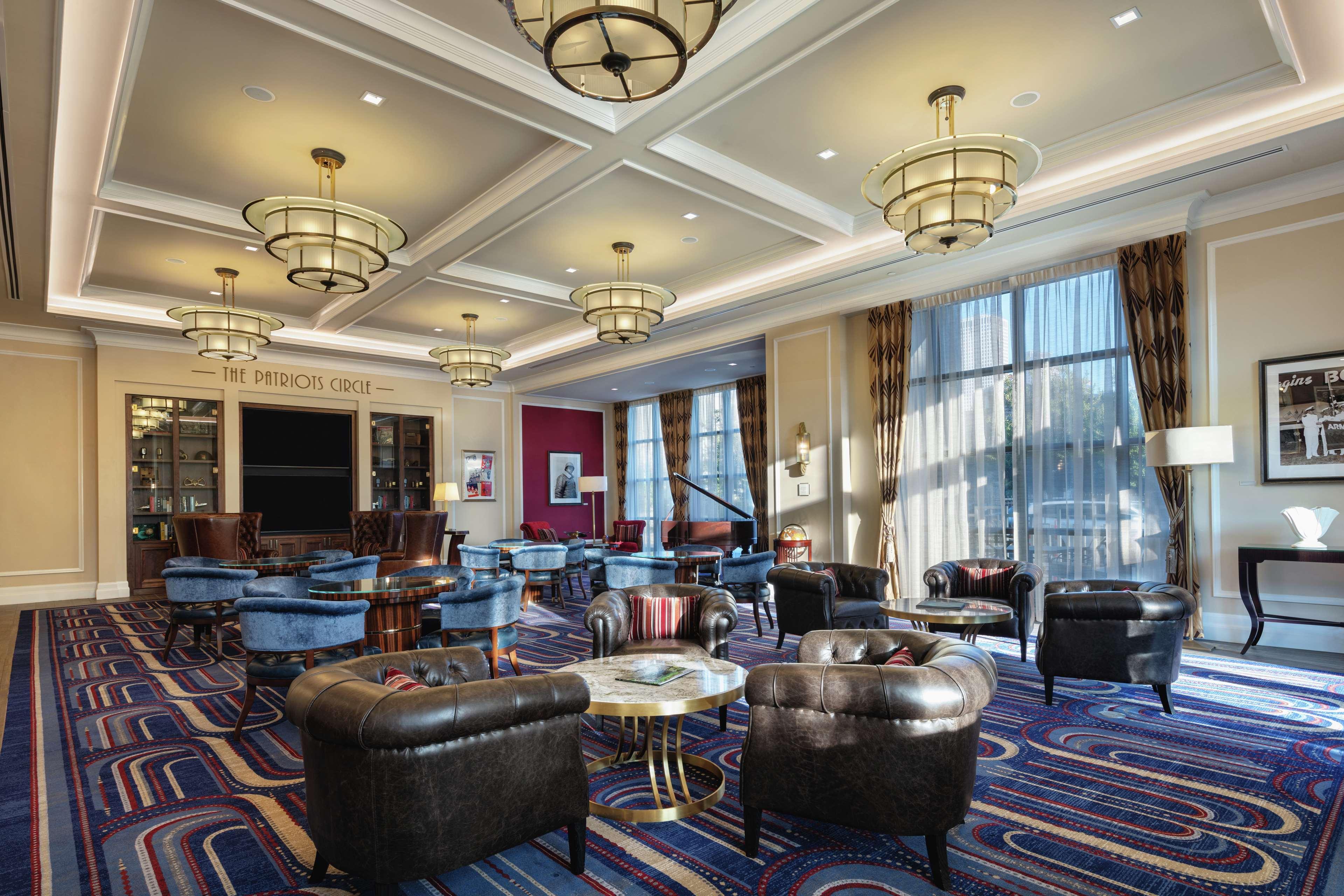 The Higgins Hotel New Orleans, Curio Collection By Hilton Exterior foto