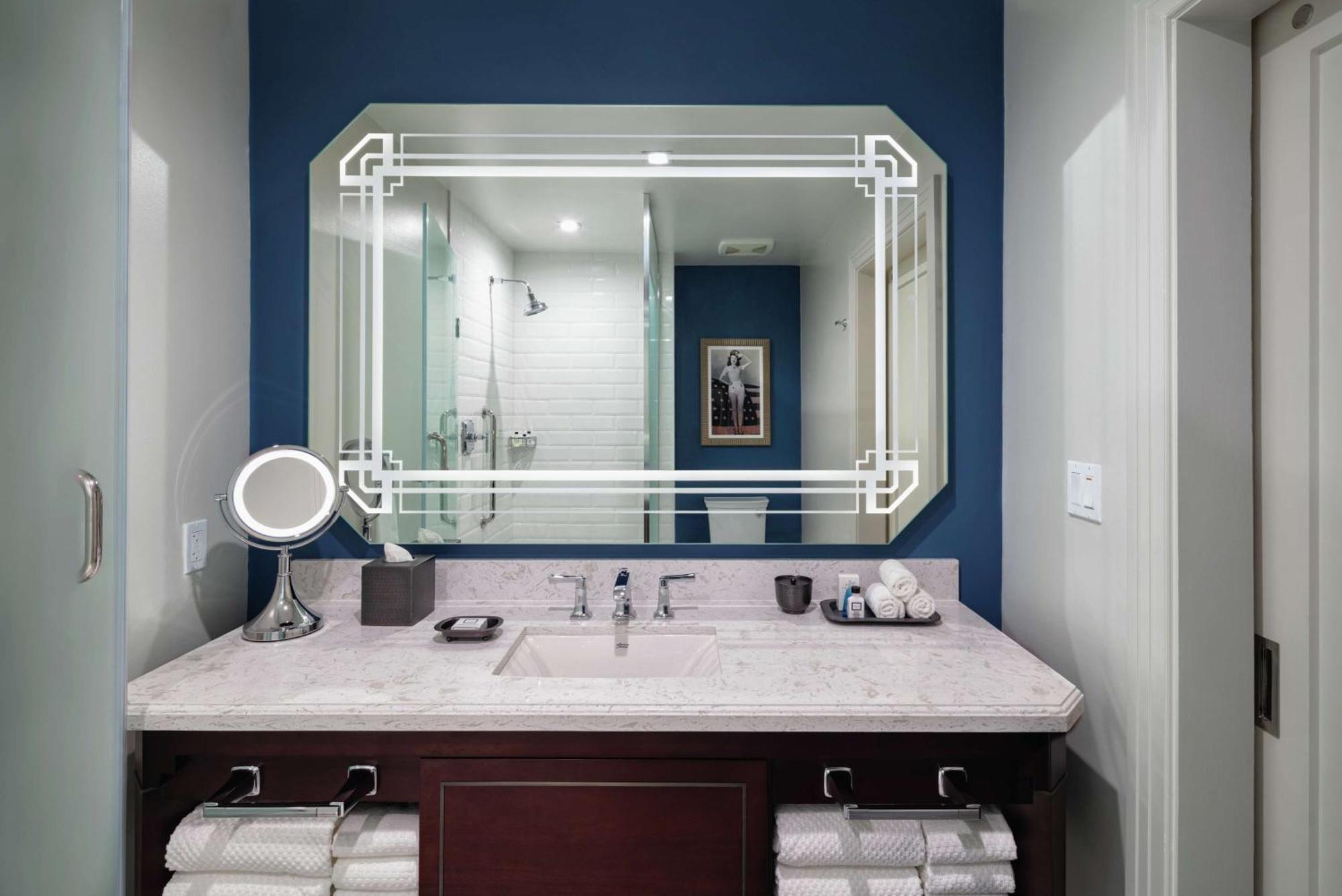 The Higgins Hotel New Orleans, Curio Collection By Hilton Exterior foto