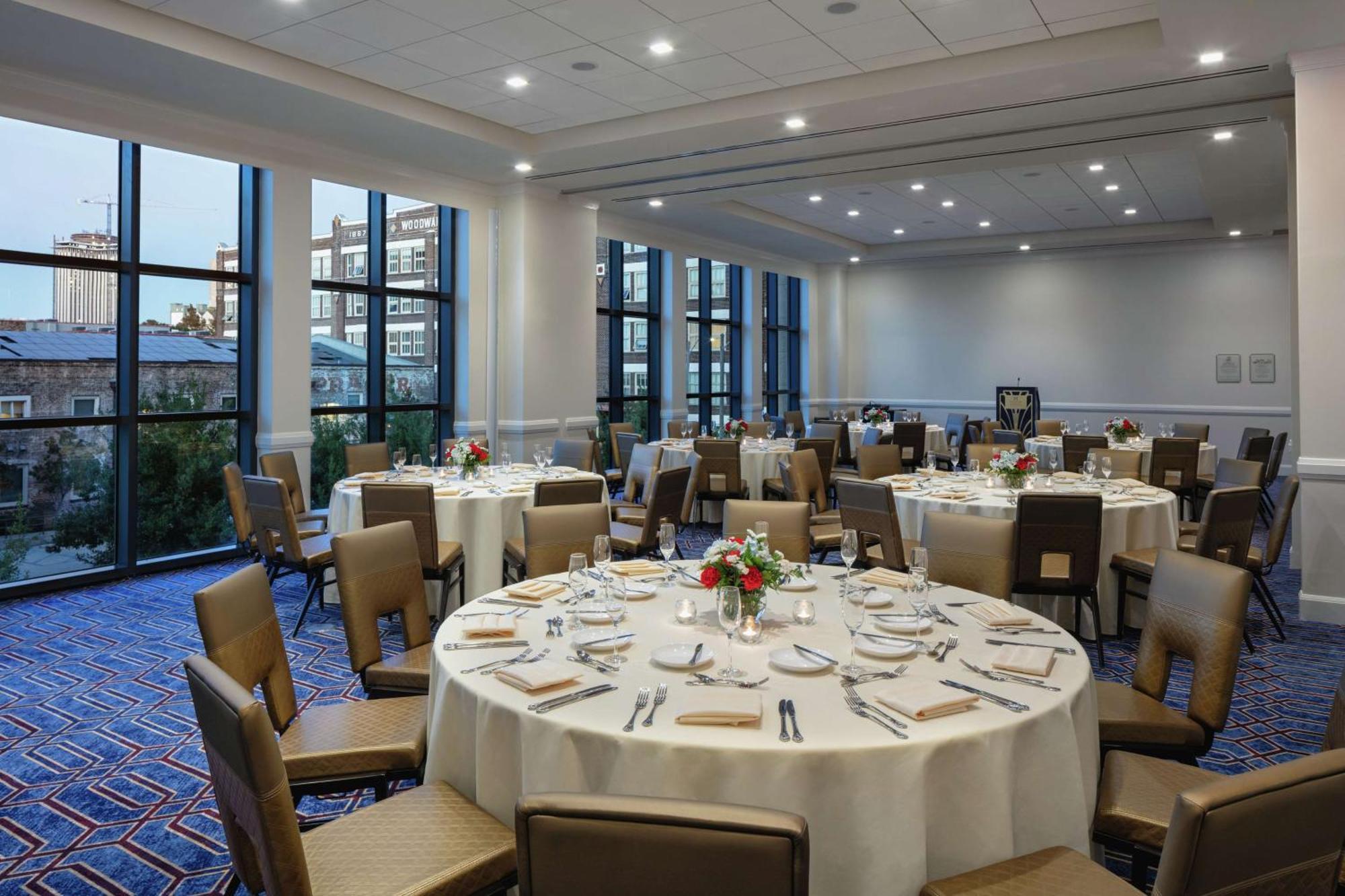 The Higgins Hotel New Orleans, Curio Collection By Hilton Exterior foto